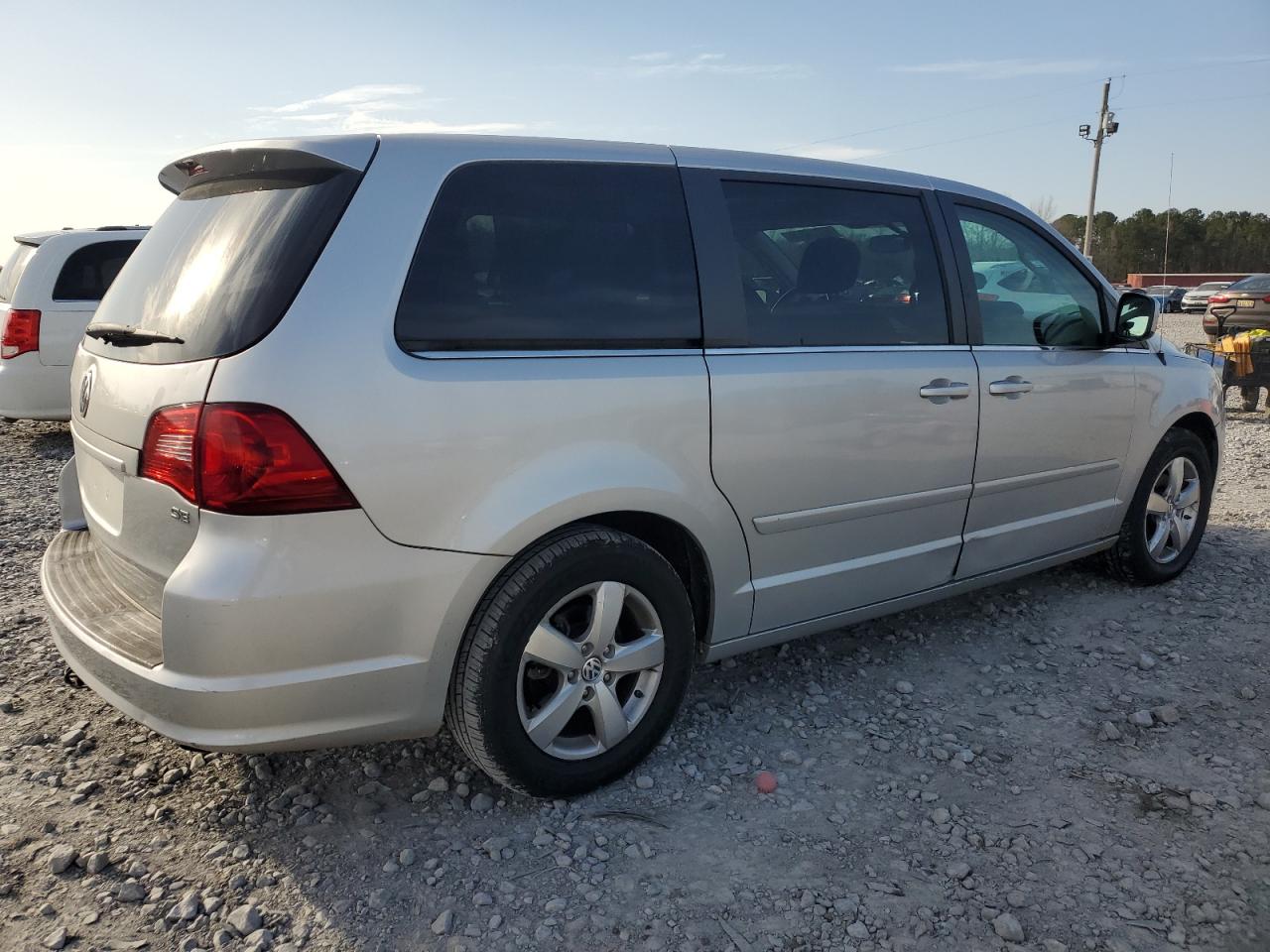 2010 Volkswagen Routan Se VIN: 2V4RW3D17AR184585 Lot: 48215015