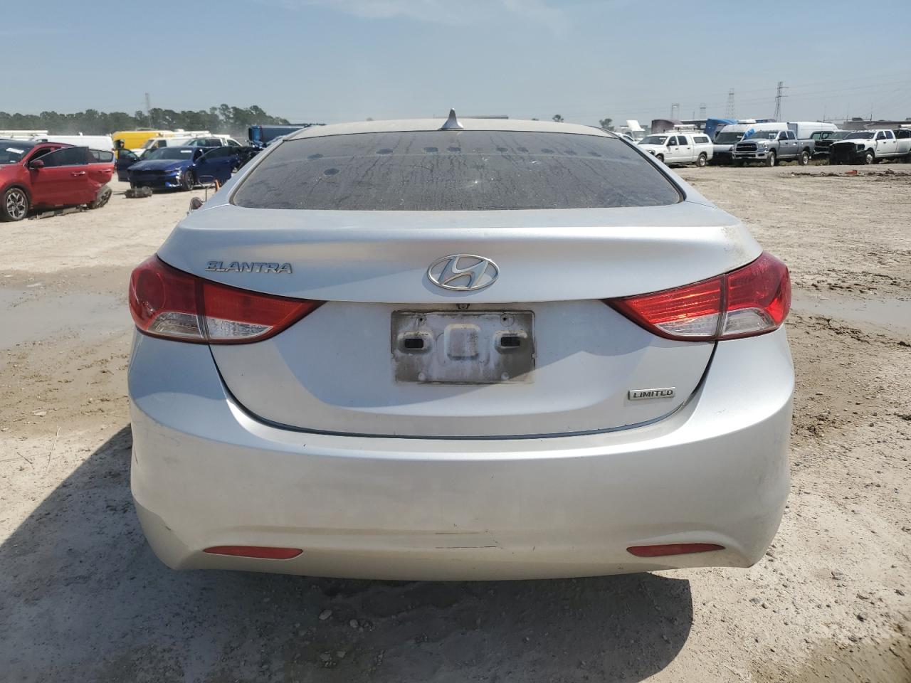 KMHDH4AE4DU556768 2013 Hyundai Elantra Gls