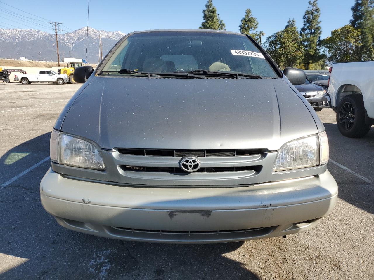 1999 Toyota Sienna Le VIN: 4T3ZF13C6XU162657 Lot: 48332235