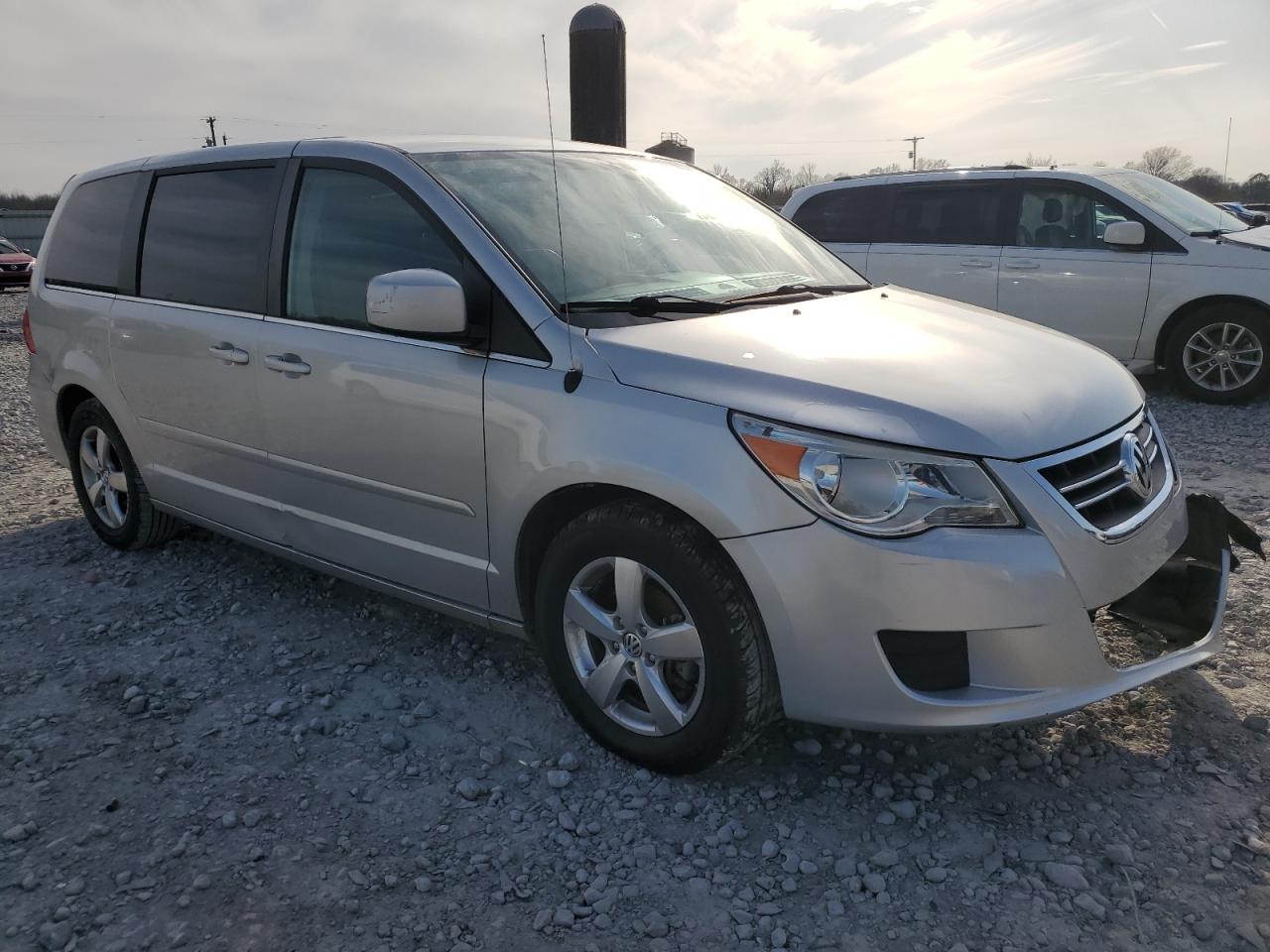 2010 Volkswagen Routan Se VIN: 2V4RW3D17AR184585 Lot: 48215015