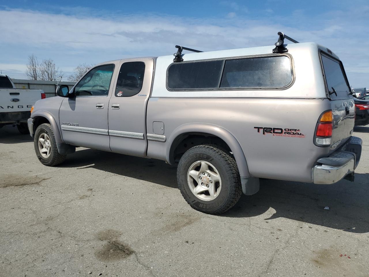 2000 Toyota Tundra Access Cab Limited VIN: 5TBBT4815YS085553