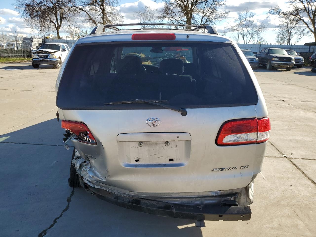 2002 Toyota Sienna Ce VIN: 4T3ZF19C92U429693 Lot: 47590885