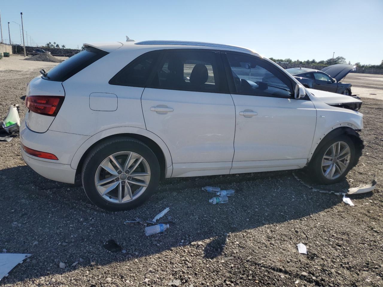 WAA1BCCFS5JR02000 2018 Audi Q3