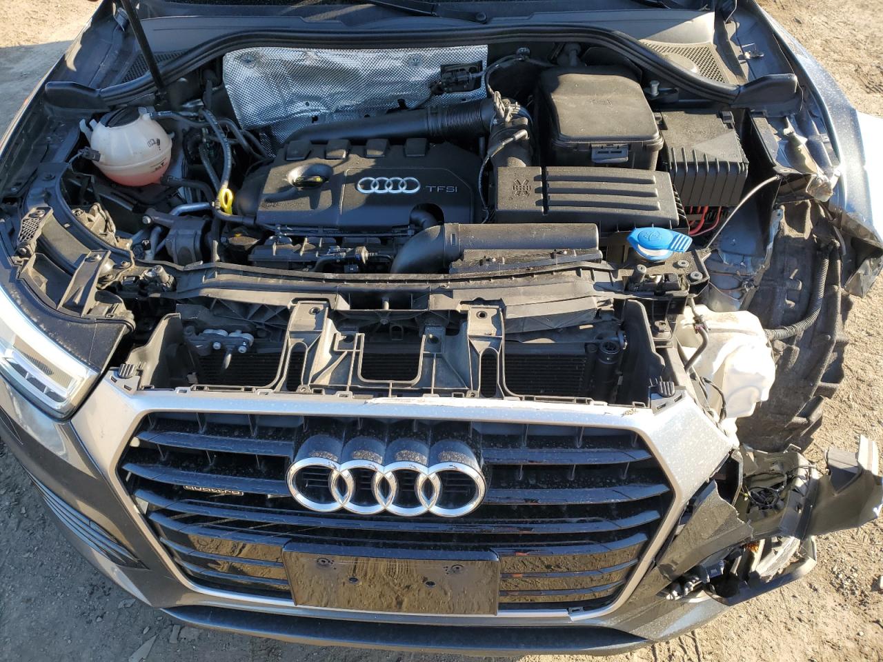 WA1JCCFS0JR004062 2018 Audi Q3 Premium Plus