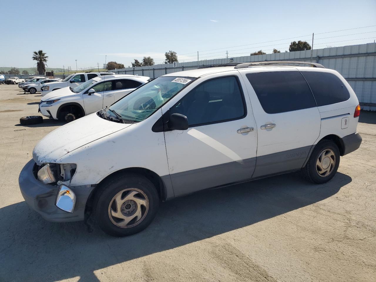 2000 Toyota Sienna Le VIN: 4T3ZF13C8YU215361 Lot: 48551295