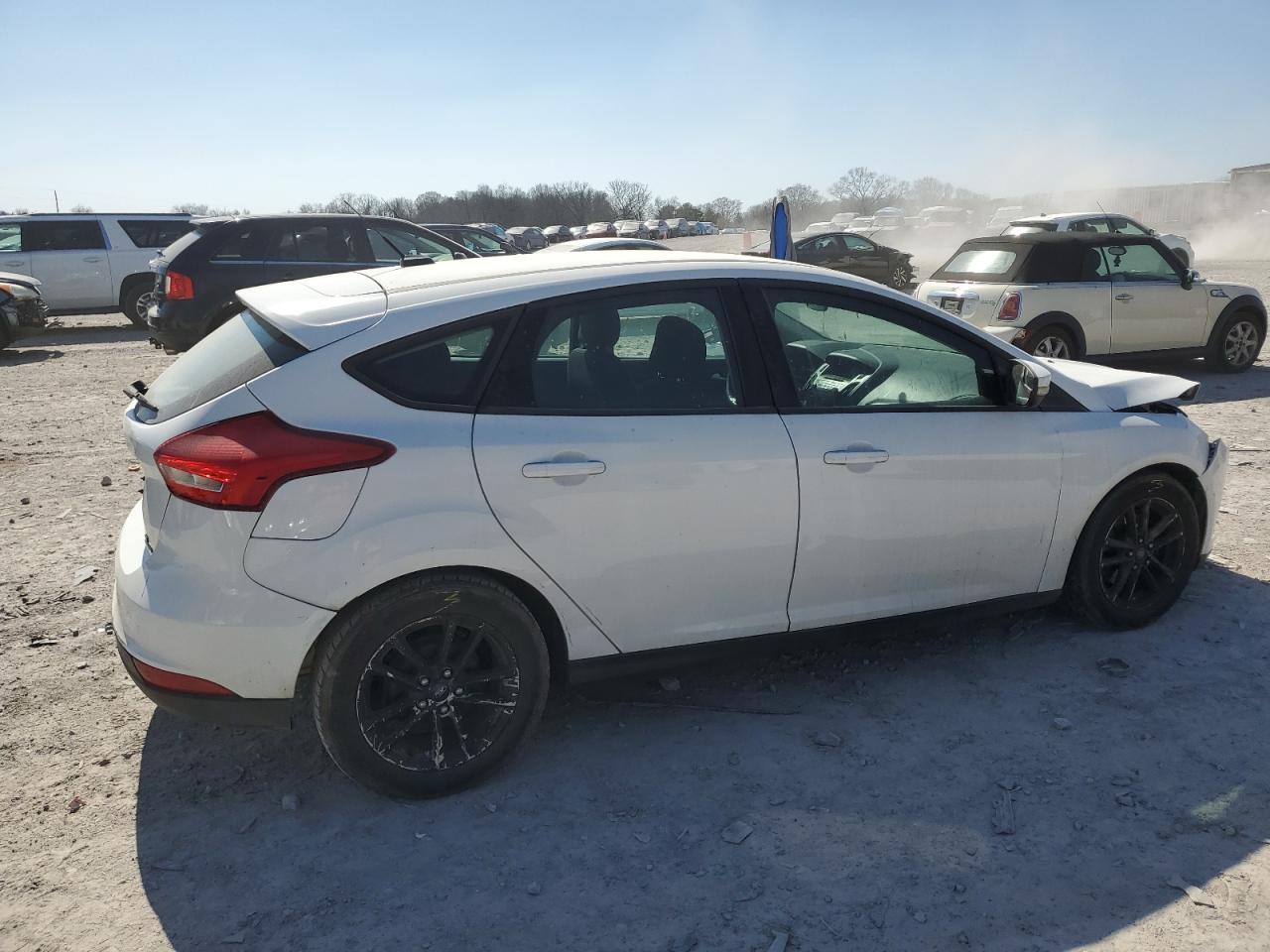 2015 Ford Focus Se VIN: 1FADP3K21FL233024 Lot: 48570685