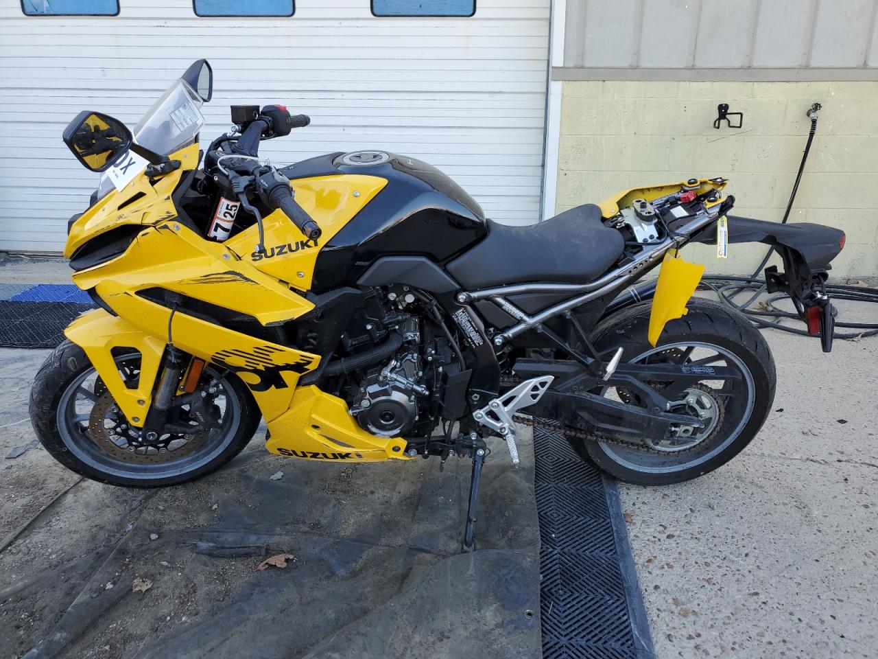 2024 Suzuki Gsx800 F VIN: JS1EM13B7R7102066 Lot: 46635475