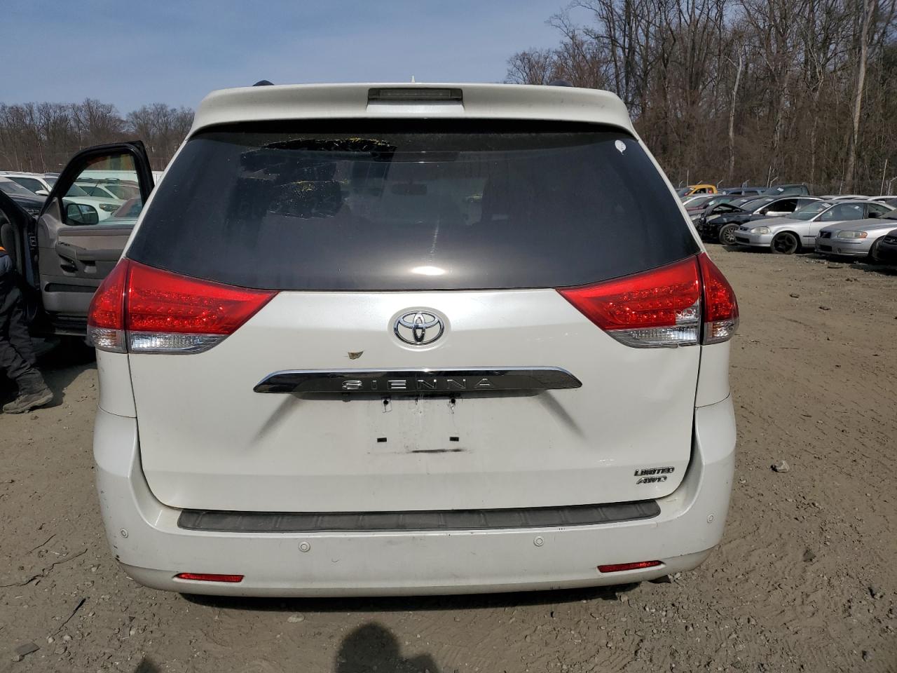 2011 Toyota Sienna Xle VIN: 5TDDK3DC3BS002357 Lot: 48148035