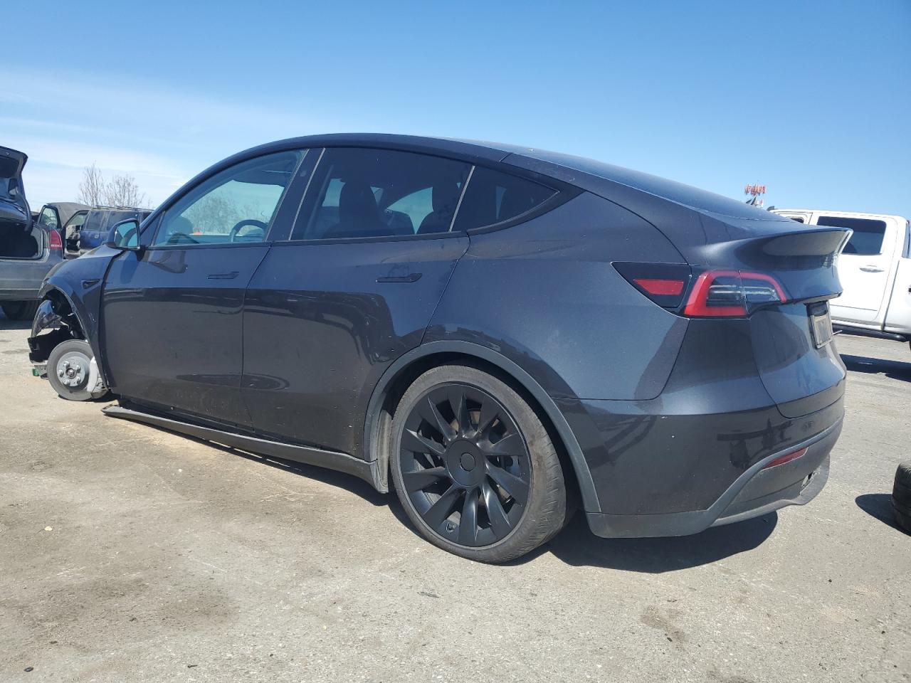 2024 Tesla Model Y VIN: 7SAYGAEE1RF988643 Lot: 48534595