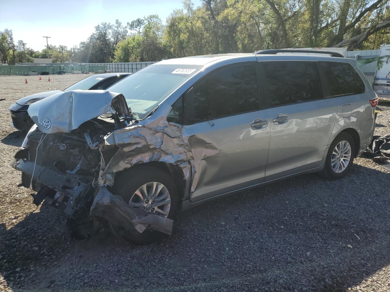 2015 Toyota Sienna Xle VIN: 5TDYK3DC6FS646300 Lot: 48762035