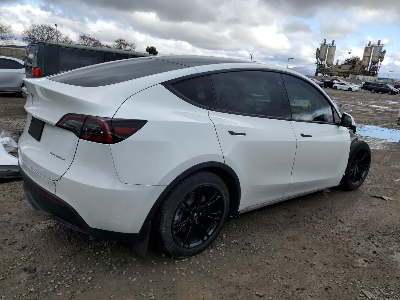 2023 Tesla Model Y VIN: 7SAYGDEE6PA120231 Lot: 48173445