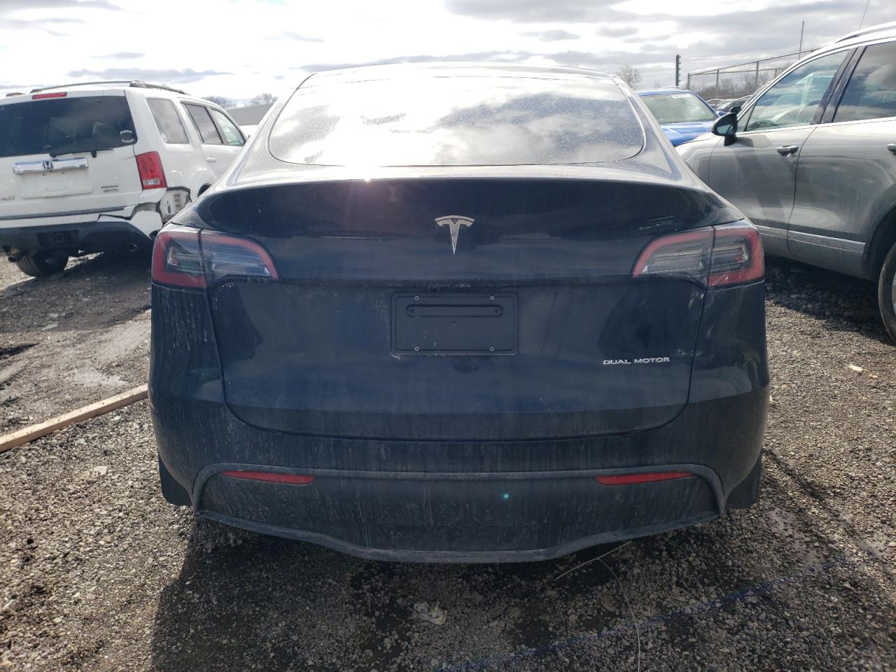 2024 Tesla Model Y VIN: 7SAYGDEE9RF183281 Lot: 46875725