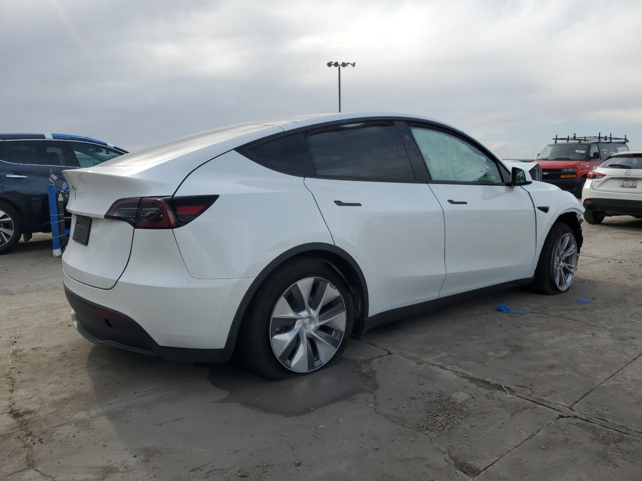 2024 Tesla Model Y VIN: 7SAYGDED5RF045017 Lot: 48791065