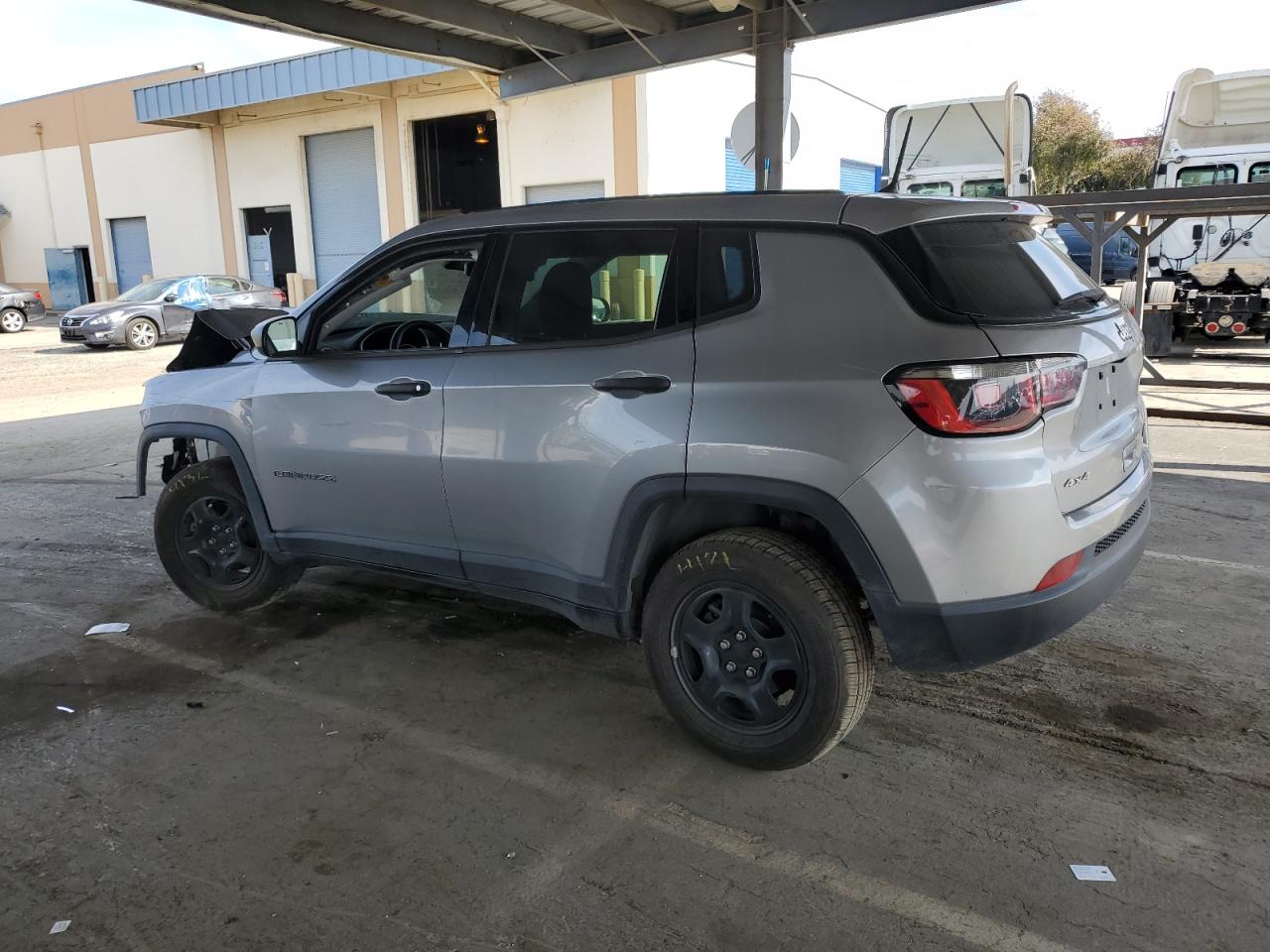 2018 Jeep Compass Sport VIN: 3C4NJDAB0JT433557 Lot: 48495695