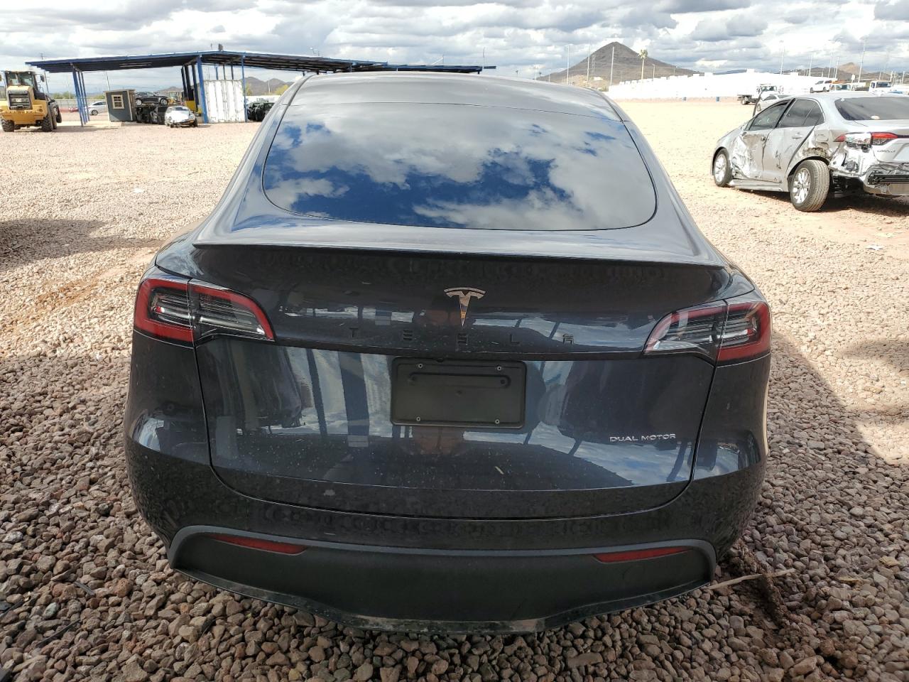 2024 Tesla Model Y VIN: 7SAYGDEEXRA223543 Lot: 48691375