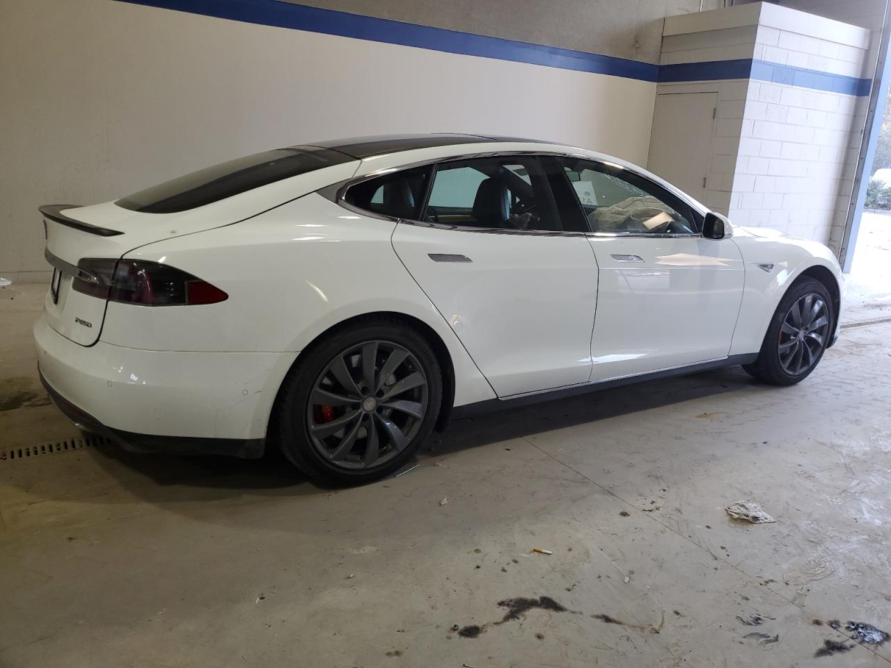 2015 Tesla Model S VIN: 5YJSA1E4XFF110720 Lot: 48694825