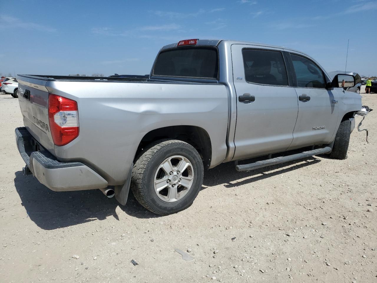 5TFEW5F18GX204239 2016 Toyota Tundra Crewmax Sr5