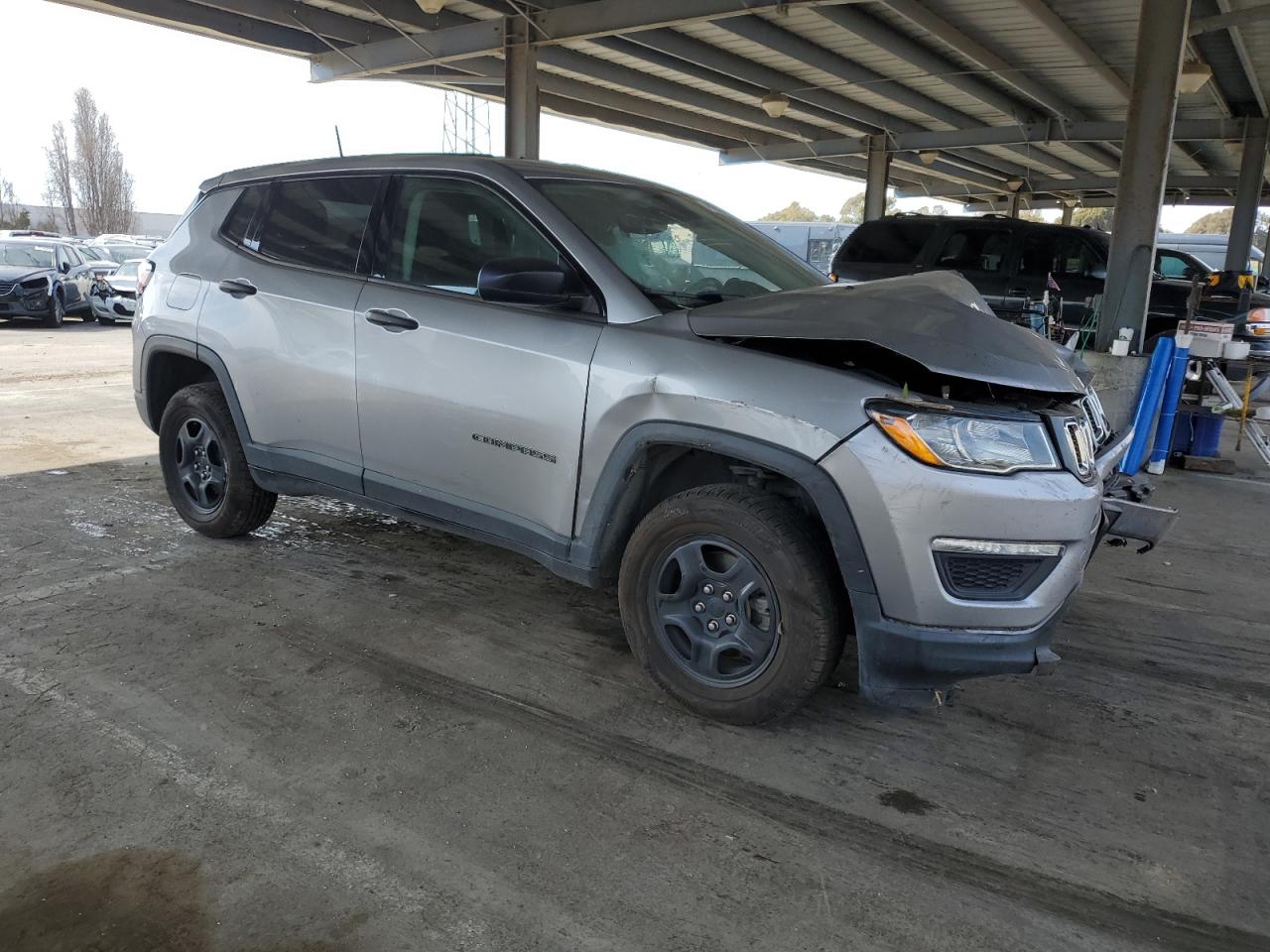 2018 Jeep Compass Sport VIN: 3C4NJDAB0JT433557 Lot: 48495695