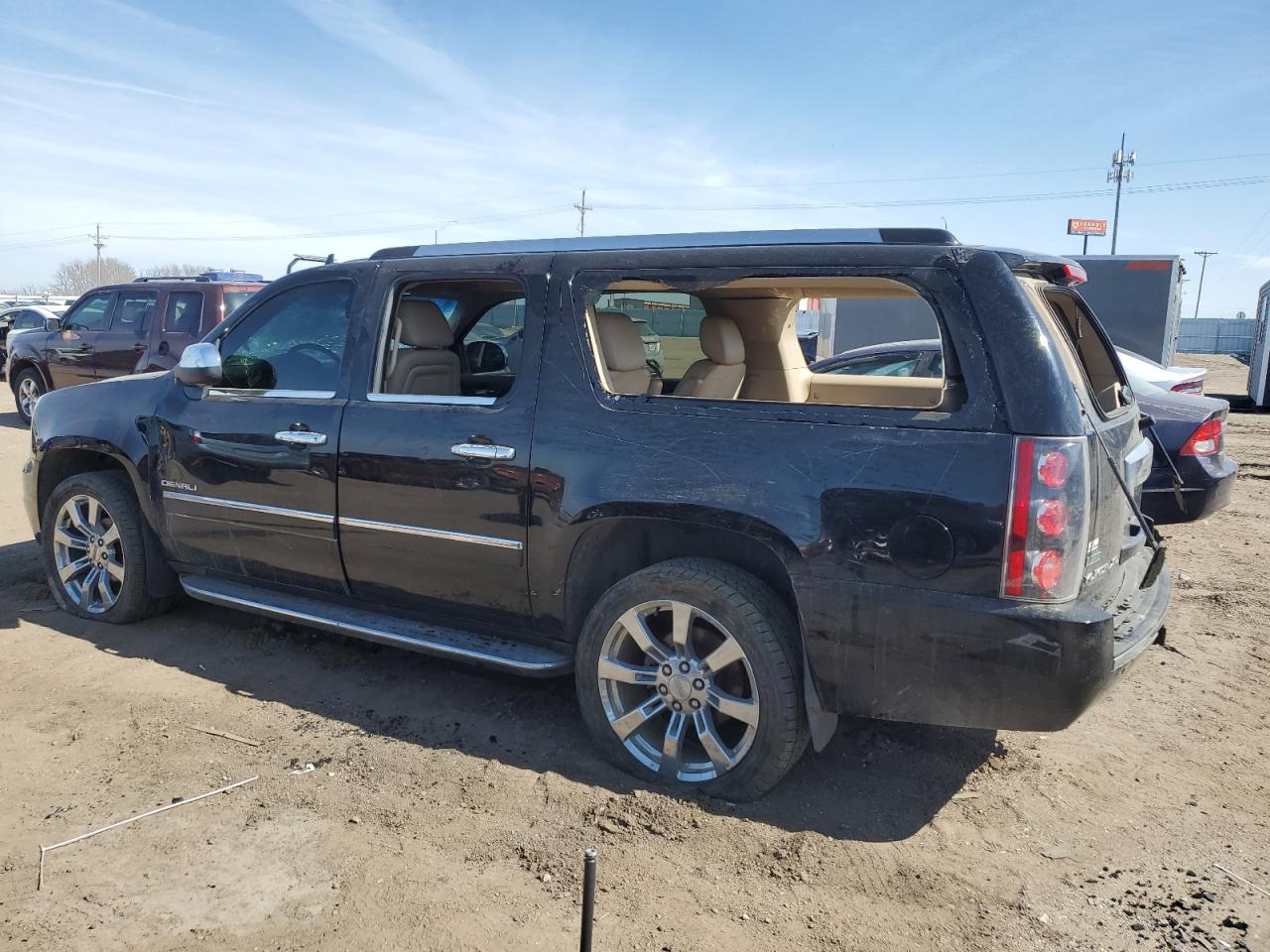 2011 GMC Yukon Xl Denali VIN: 1GKS2MEF2BR382056 Lot: 48381065