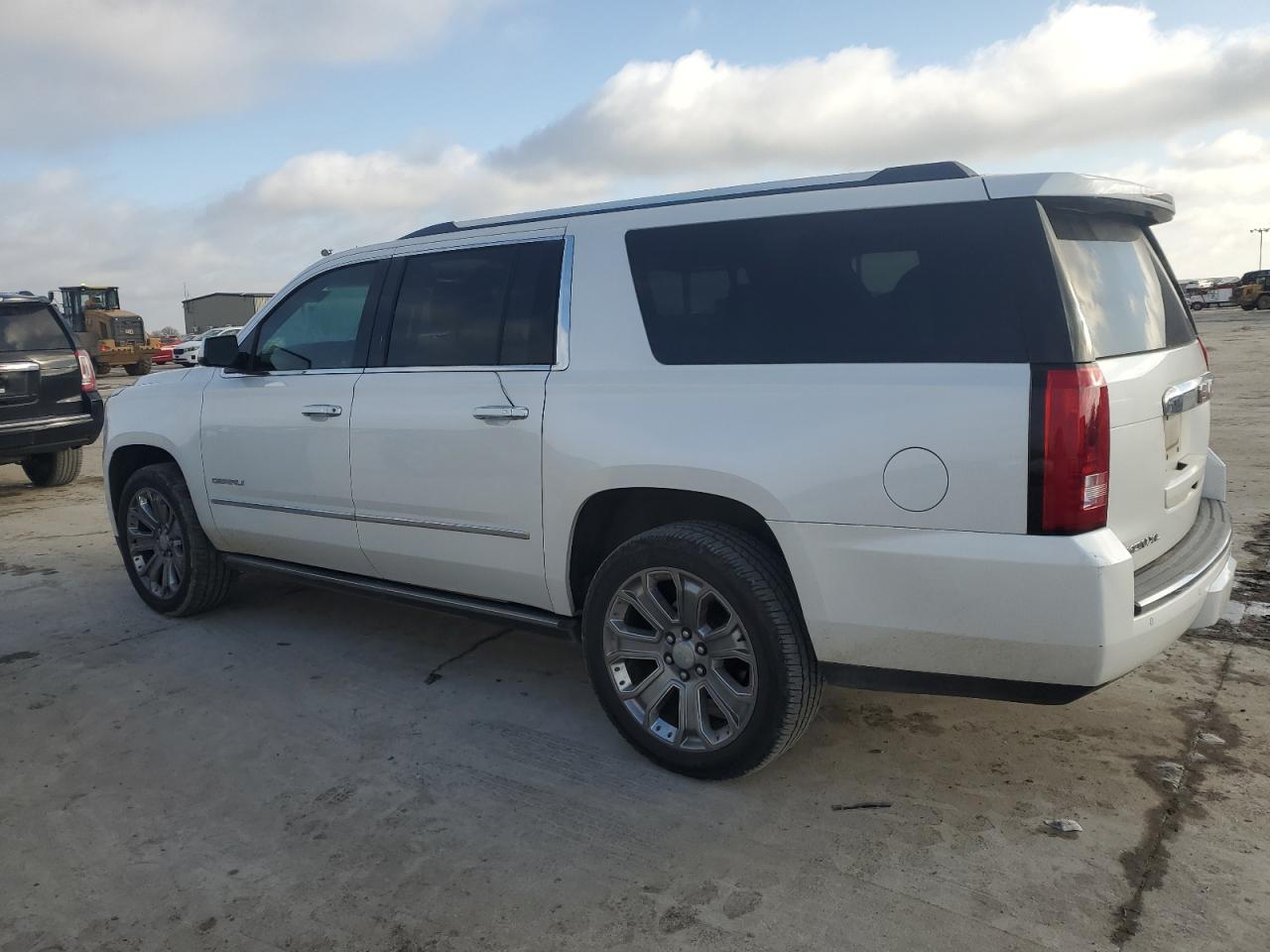 2016 GMC Yukon Xl Denali VIN: 1GKS2HKJXGR220635 Lot: 48920655