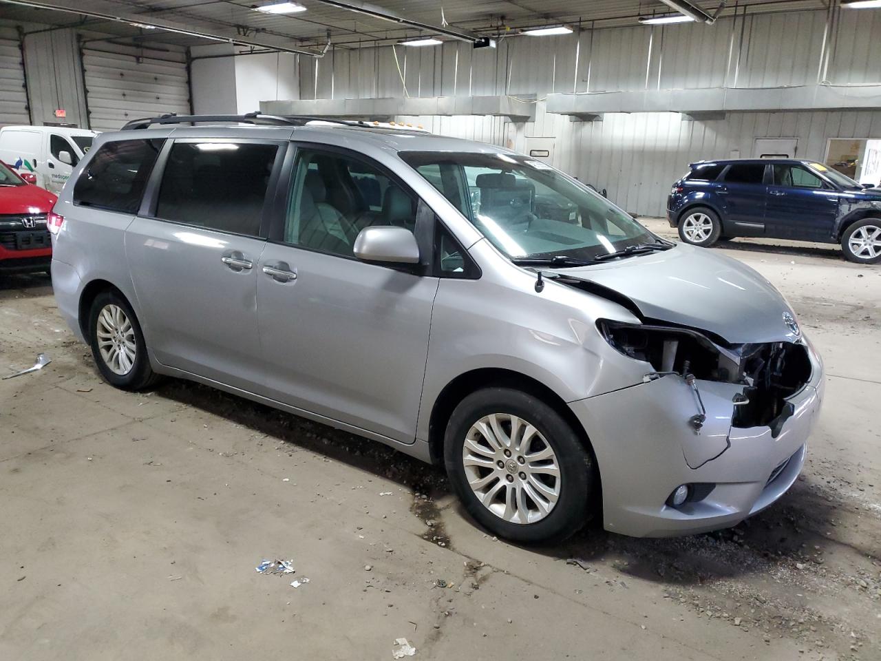 5TDYK3DC1DS338173 2013 Toyota Sienna Xle