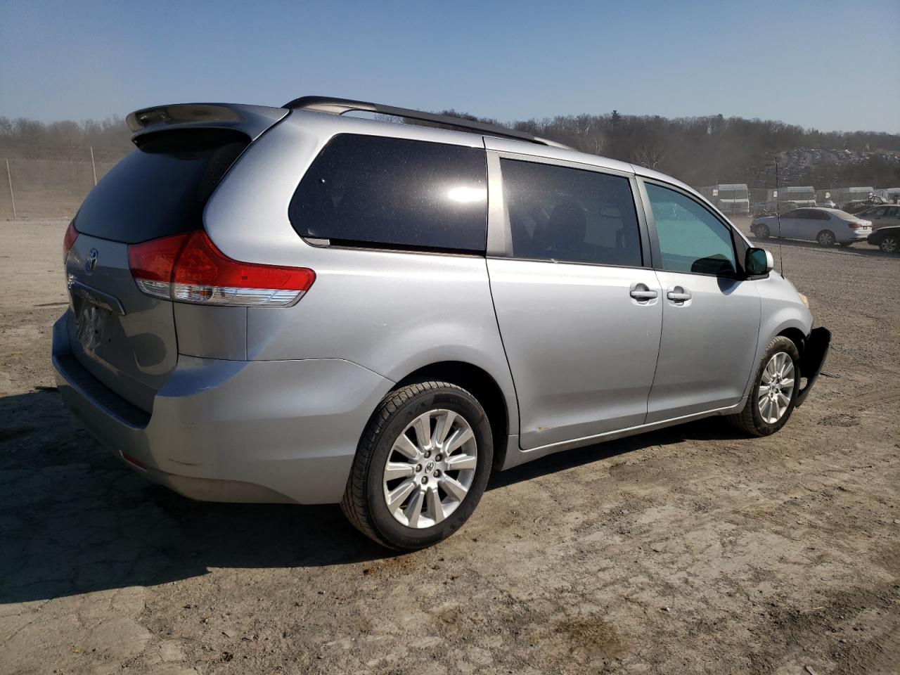 5TDJK3DC1CS031232 2012 Toyota Sienna Le