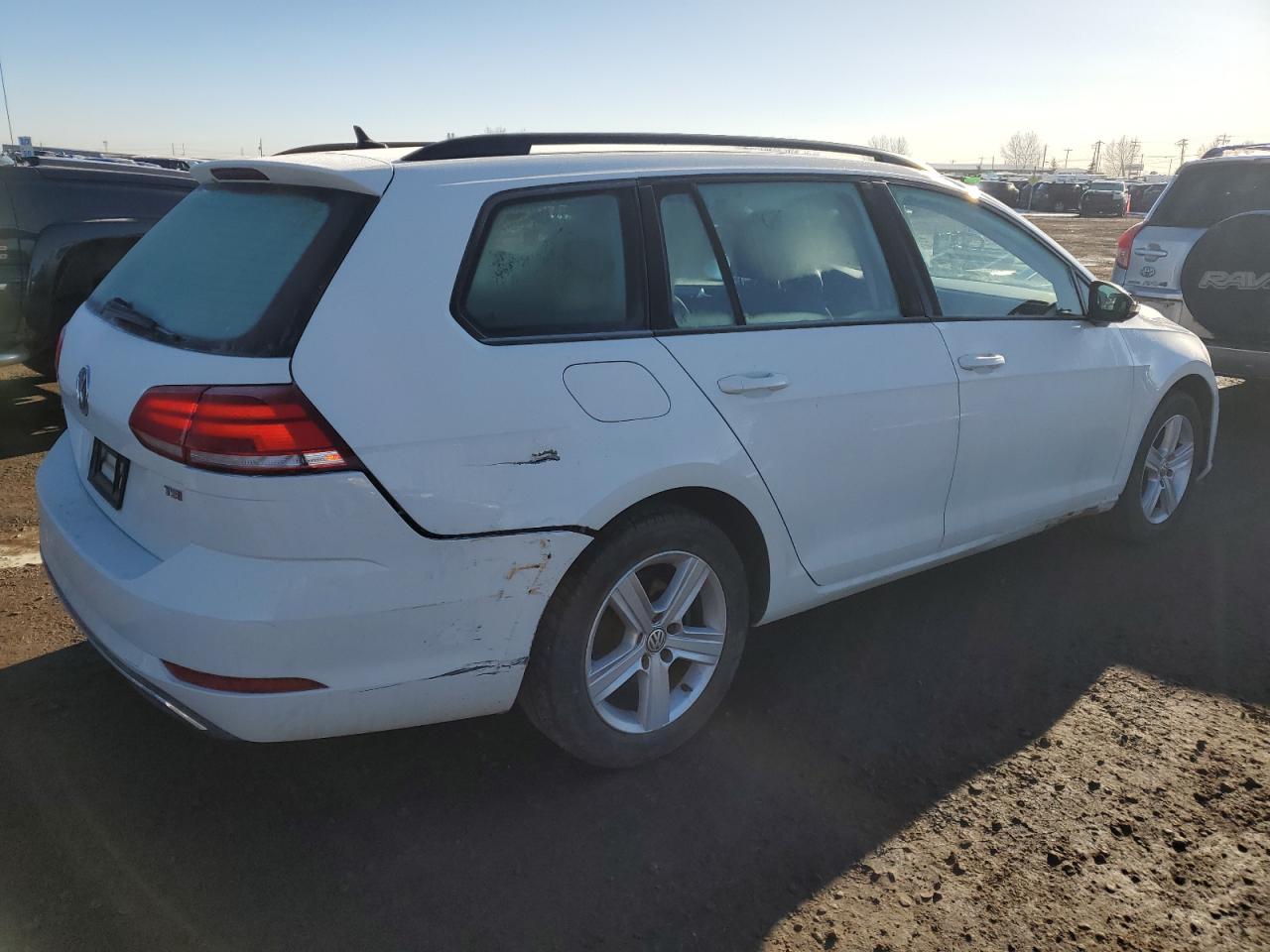 3VW117AU9JM751217 2018 Volkswagen Golf Sportwagen S