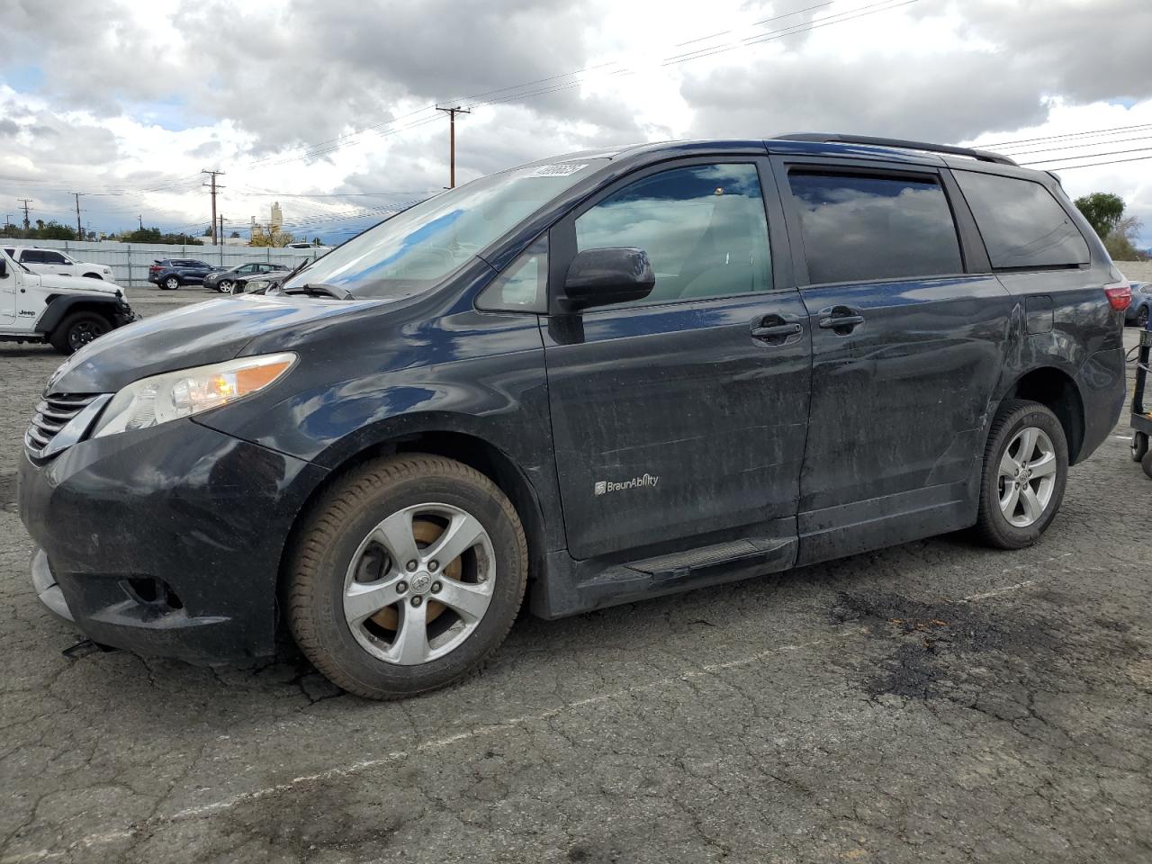 2017 Toyota Sienna Le VIN: 5TDKZ3DC7HS771343 Lot: 48996625