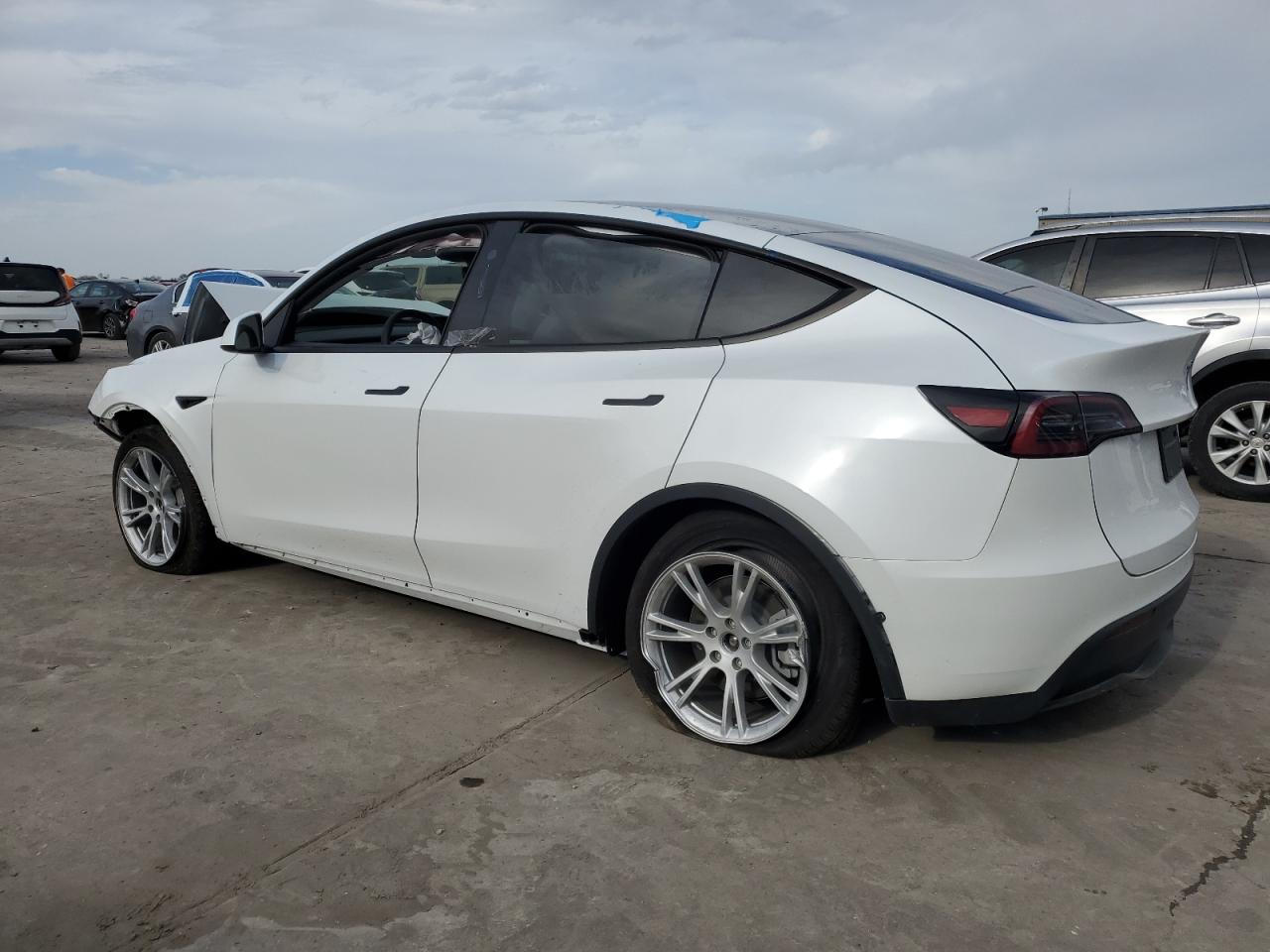 7SAYGDED5RF045017 2024 Tesla Model Y