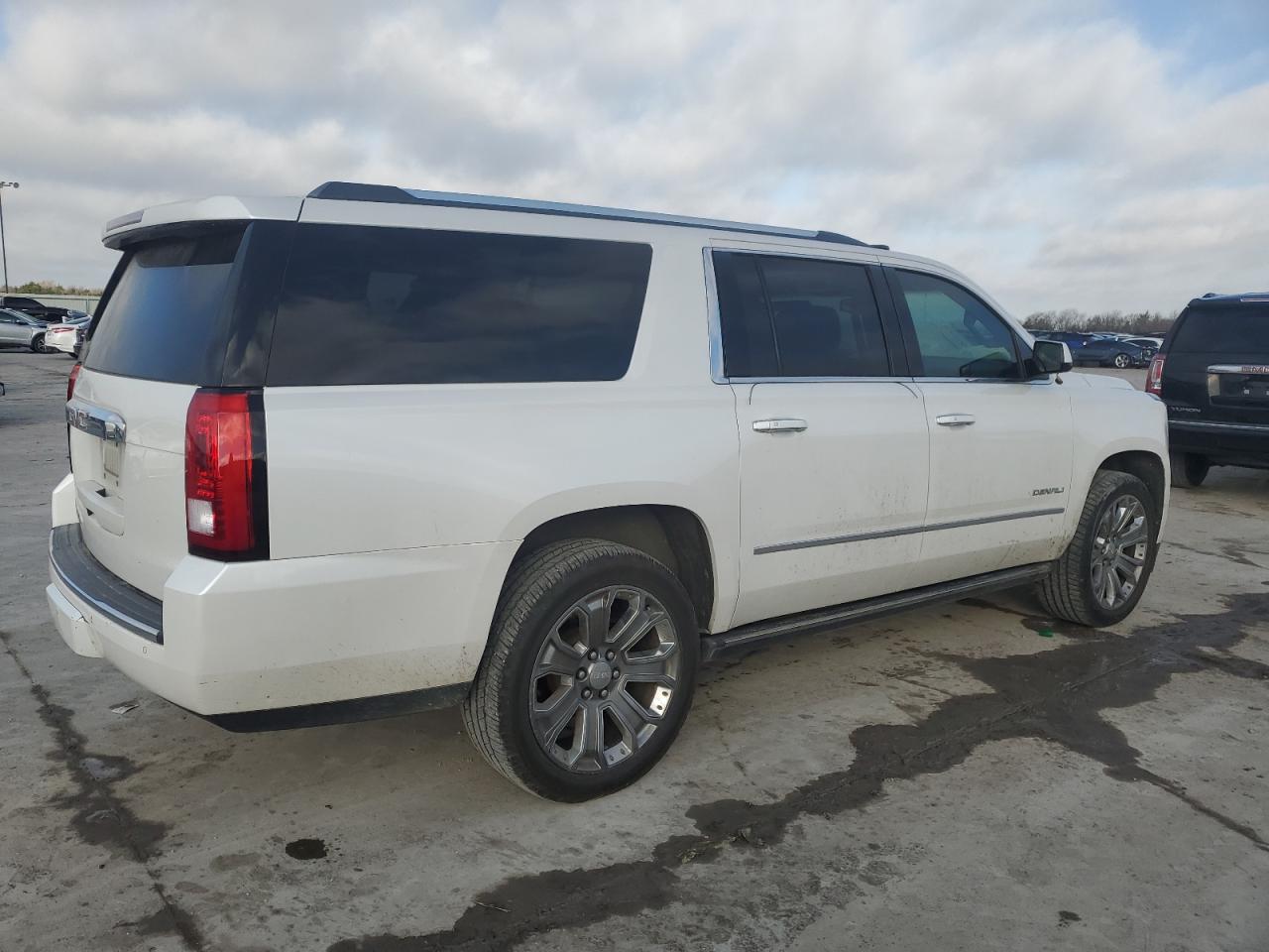 2016 GMC Yukon Xl Denali VIN: 1GKS2HKJXGR220635 Lot: 48920655