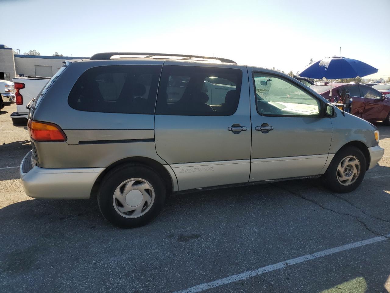 1999 Toyota Sienna Le VIN: 4T3ZF13C6XU162657 Lot: 48332235