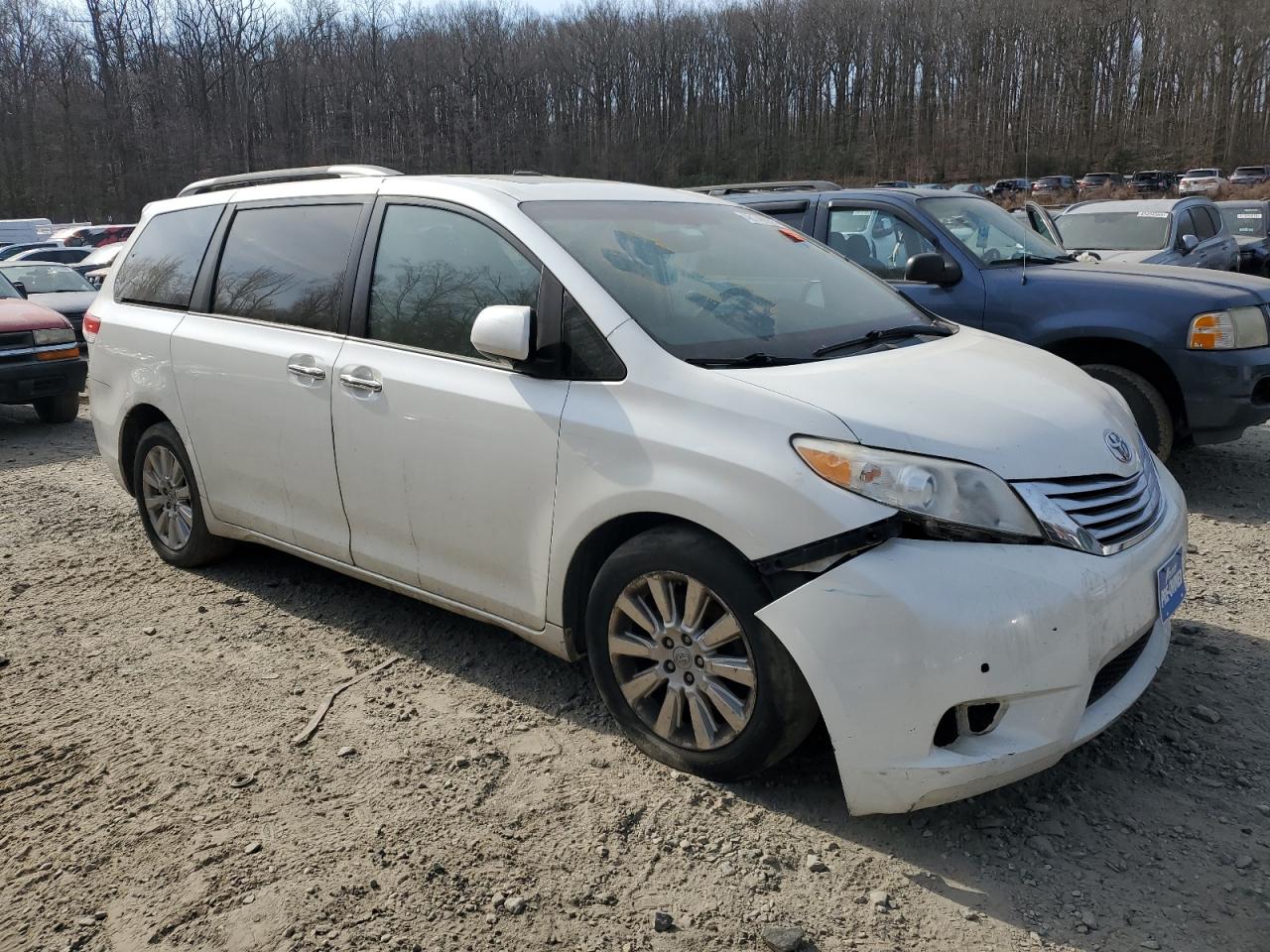 5TDDK3DC3BS002357 2011 Toyota Sienna Xle