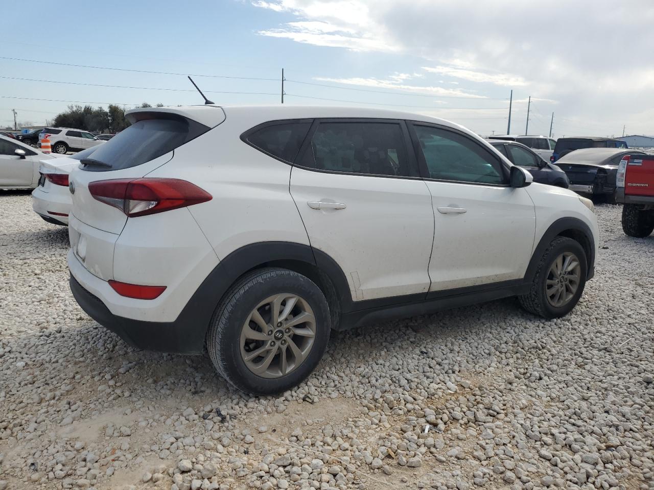 KM8J23A44JU712566 2018 Hyundai Tucson Se