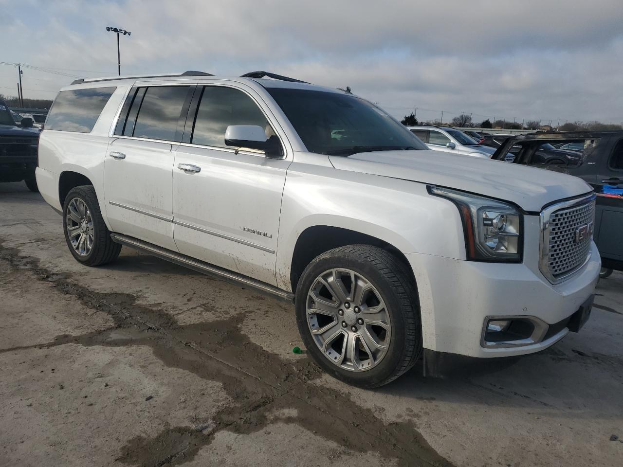 2016 GMC Yukon Xl Denali VIN: 1GKS2HKJXGR220635 Lot: 48920655