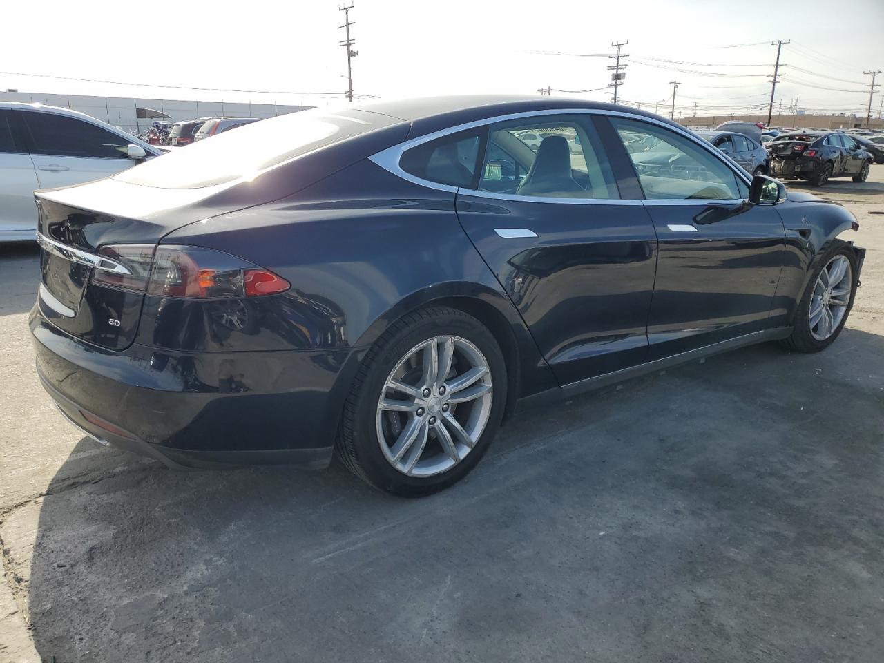 2013 Tesla Model S VIN: 5YJSA1CG3DFP23711 Lot: 48493005