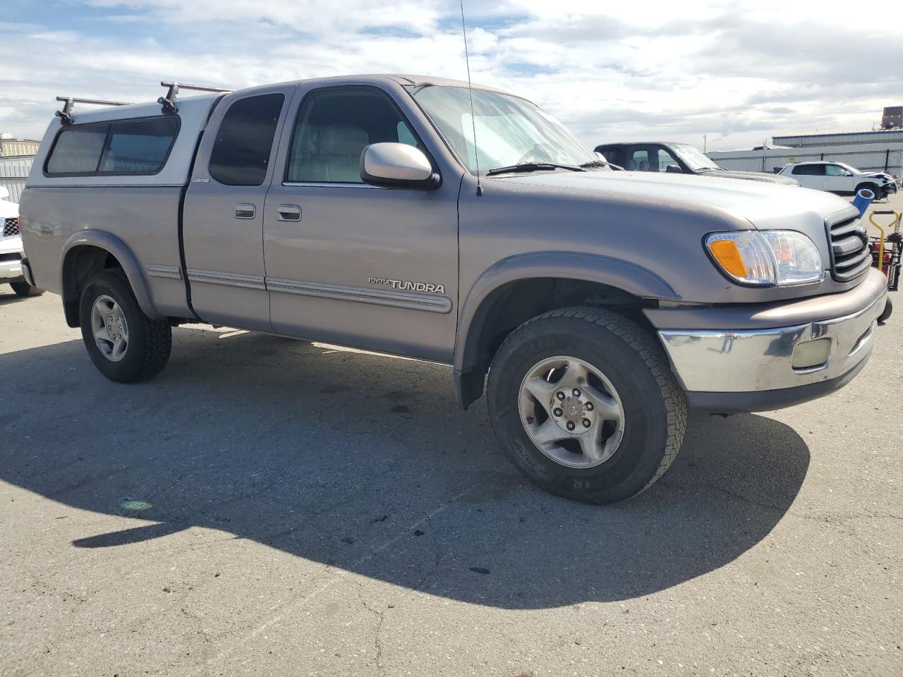 2000 Toyota Tundra Access Cab Limited VIN: 5TBBT4815YS085553