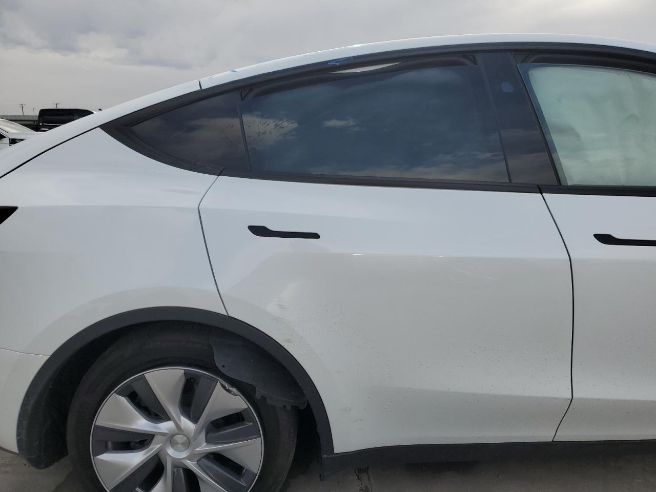 7SAYGDED5RF045017 2024 Tesla Model Y