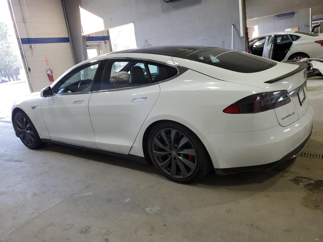 2015 Tesla Model S VIN: 5YJSA1E4XFF110720 Lot: 48694825