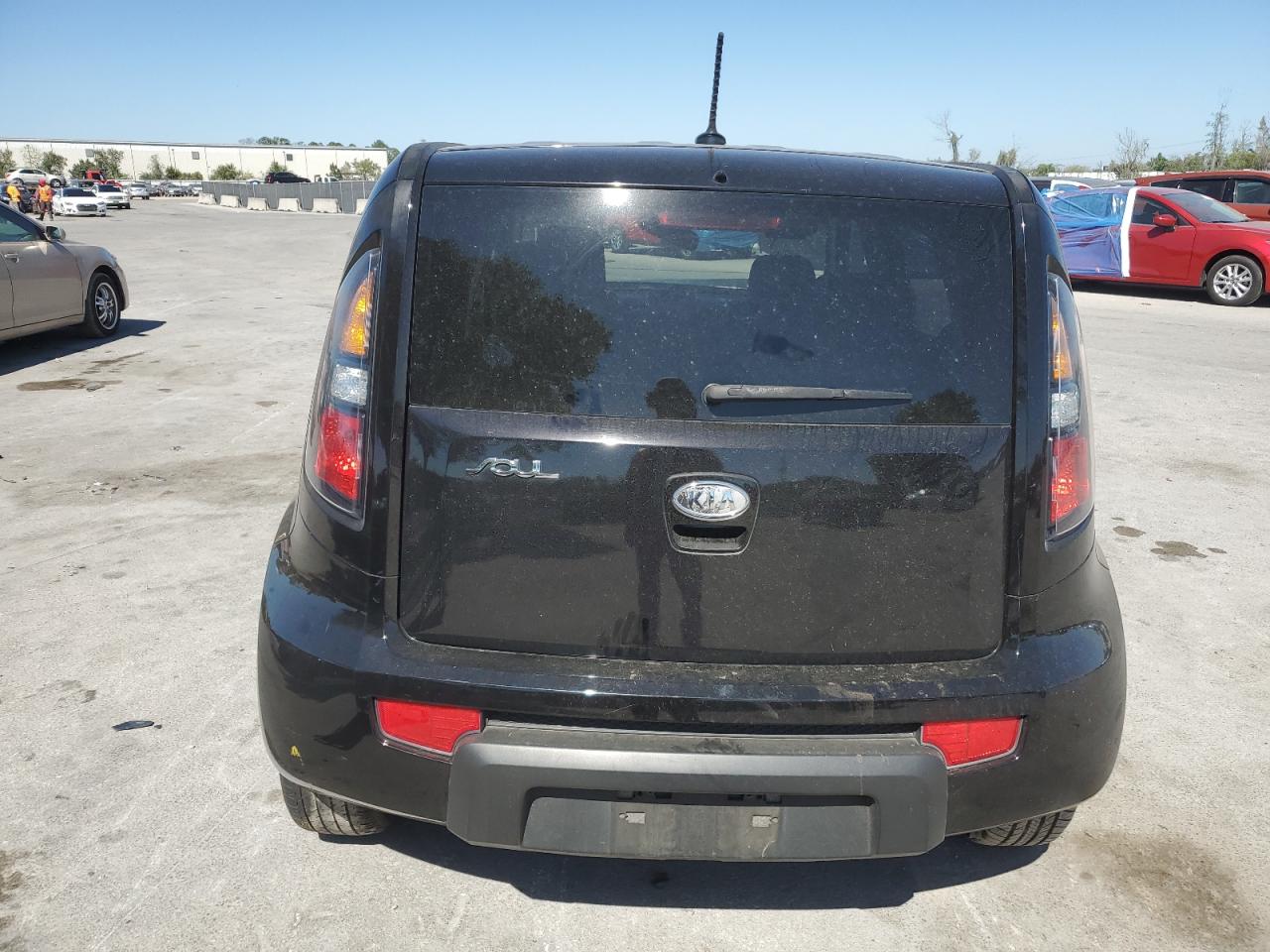 2011 Kia Soul + VIN: KNDJT2A21B7277757 Lot: 48575175