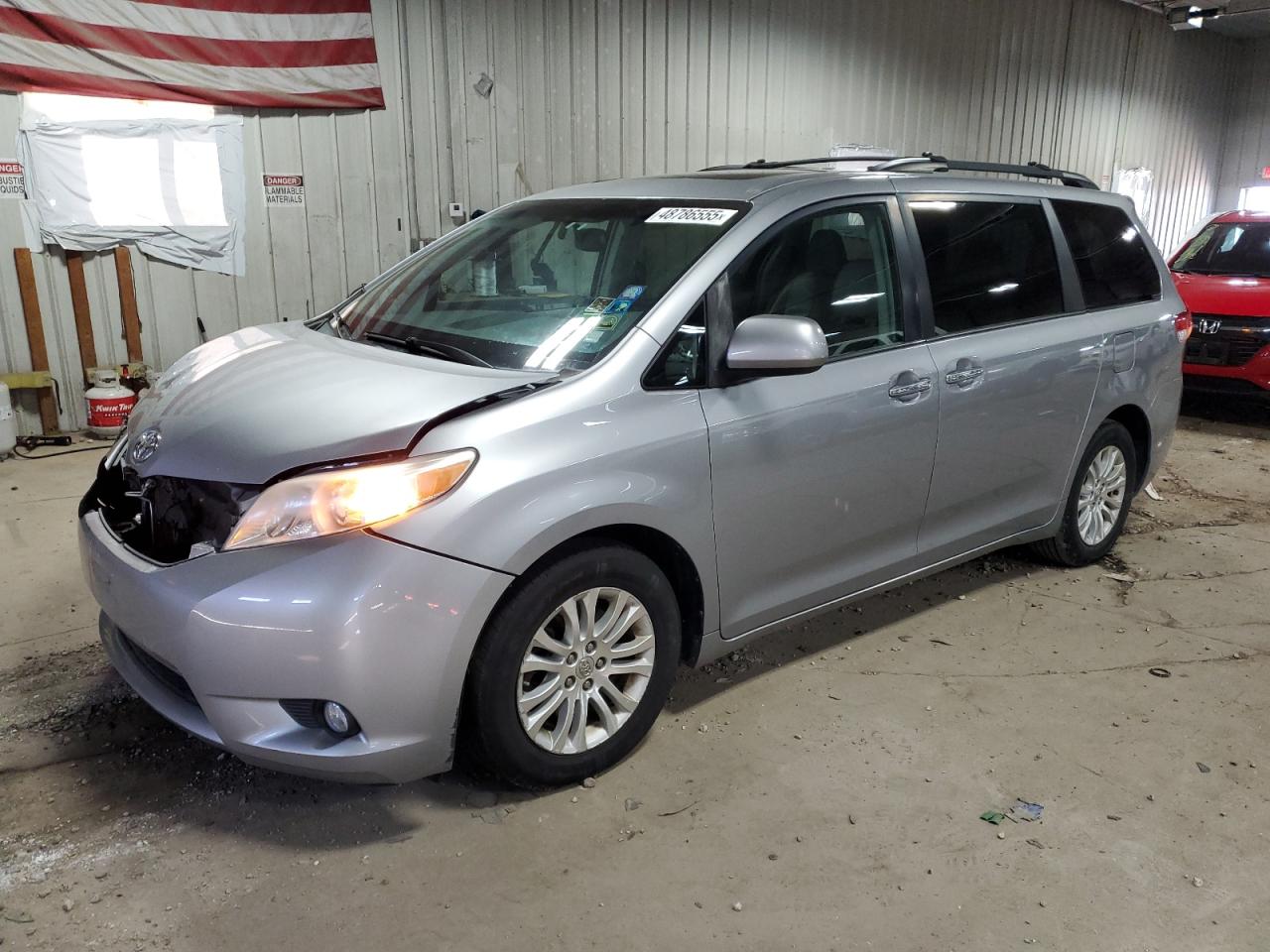 2013 Toyota Sienna Xle VIN: 5TDYK3DC1DS338173 Lot: 48786555