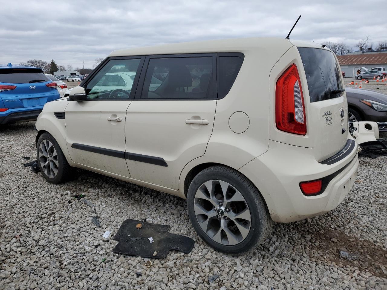 2013 Kia Soul + VIN: KNDJT2A64D7563995 Lot: 47635035