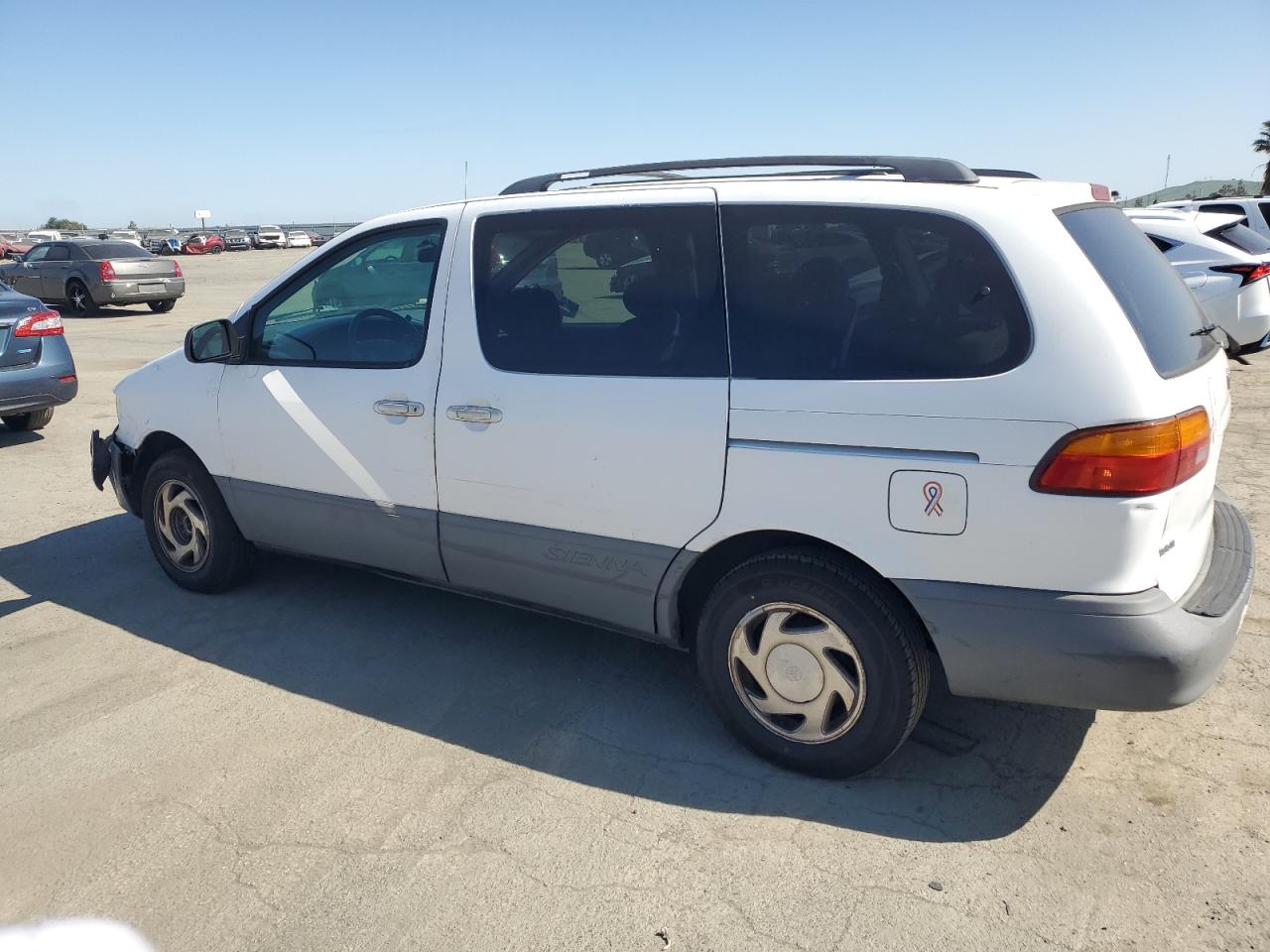 2000 Toyota Sienna Le VIN: 4T3ZF13C8YU215361 Lot: 48551295