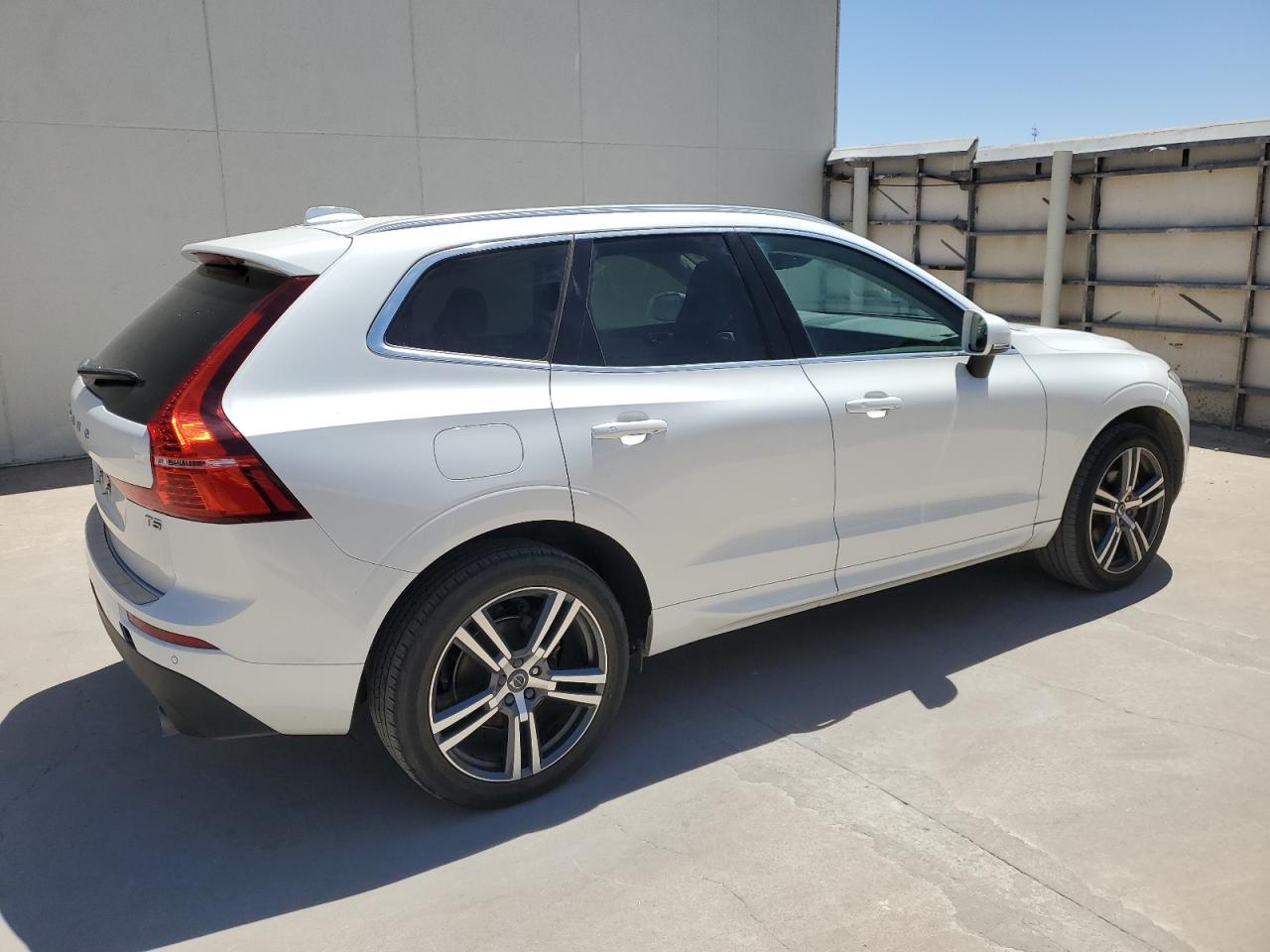 2021 Volvo Xc60 T5 Momentum VIN: YV4102DK3M1835745 Lot: 57639654