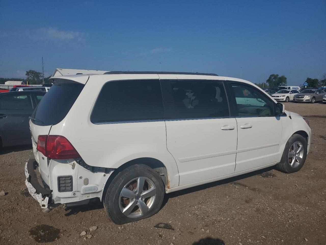 2011 Volkswagen Routan Se VIN: 2V4RW3DG7BR717184 Lot: 62896504