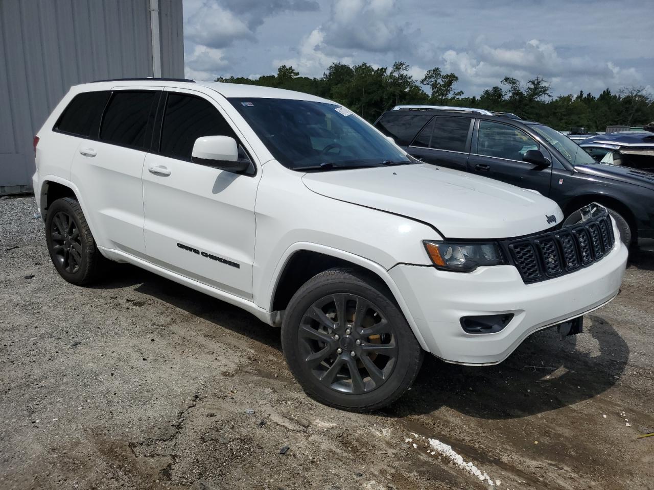 1C4RJEAG1JC306461 2018 Jeep Grand Cherokee Laredo