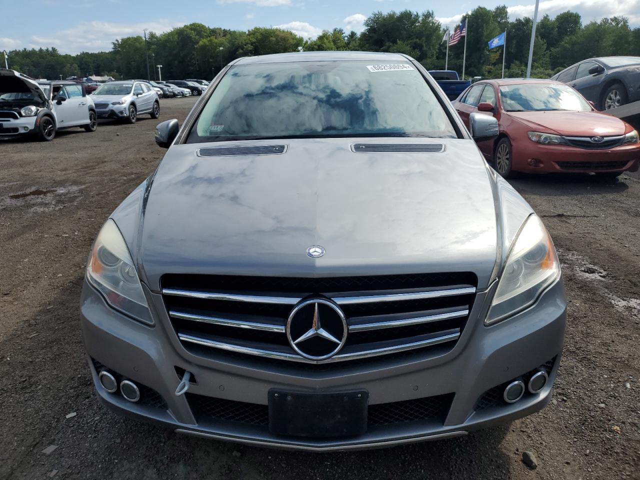 4JGCB6FE1BA125949 2011 Mercedes-Benz R 350 4Matic