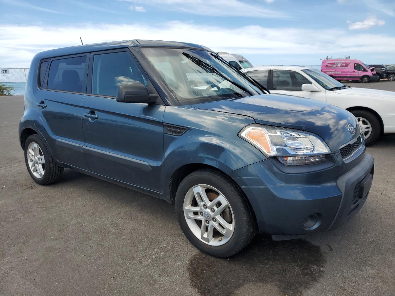 2011 Kia Soul + VIN: KNDJT2A28B7338733 Lot: 73439594