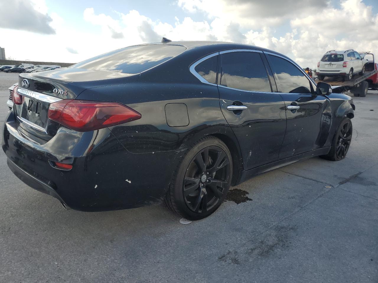 JN1BY1AP3JM180719 2018 Infiniti Q70 3.7 Luxe