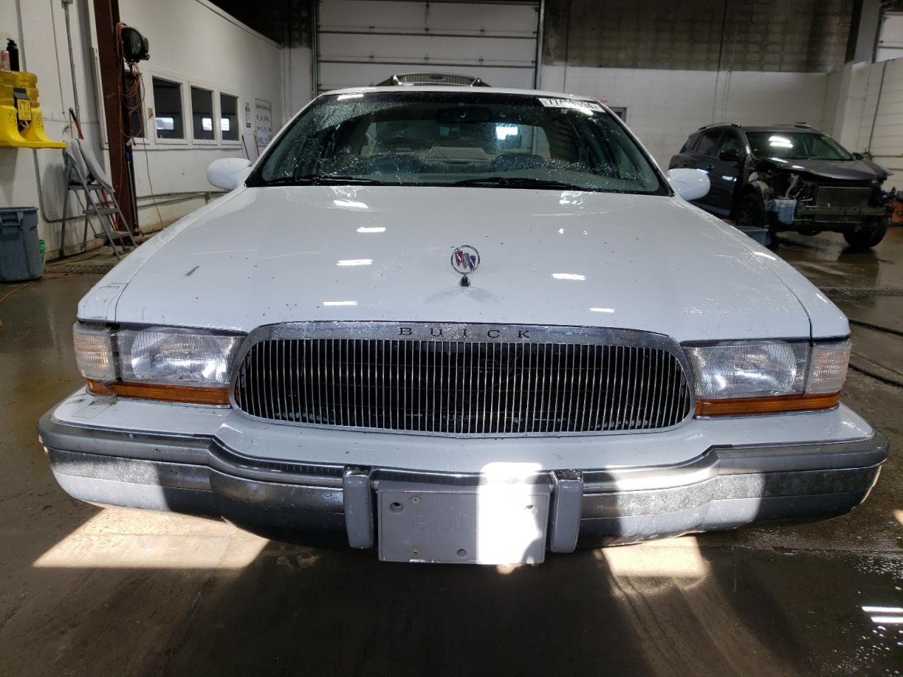 1995 Buick Roadmaster Limited VIN: 1G4BT52P1SR425910 Lot: 77498994