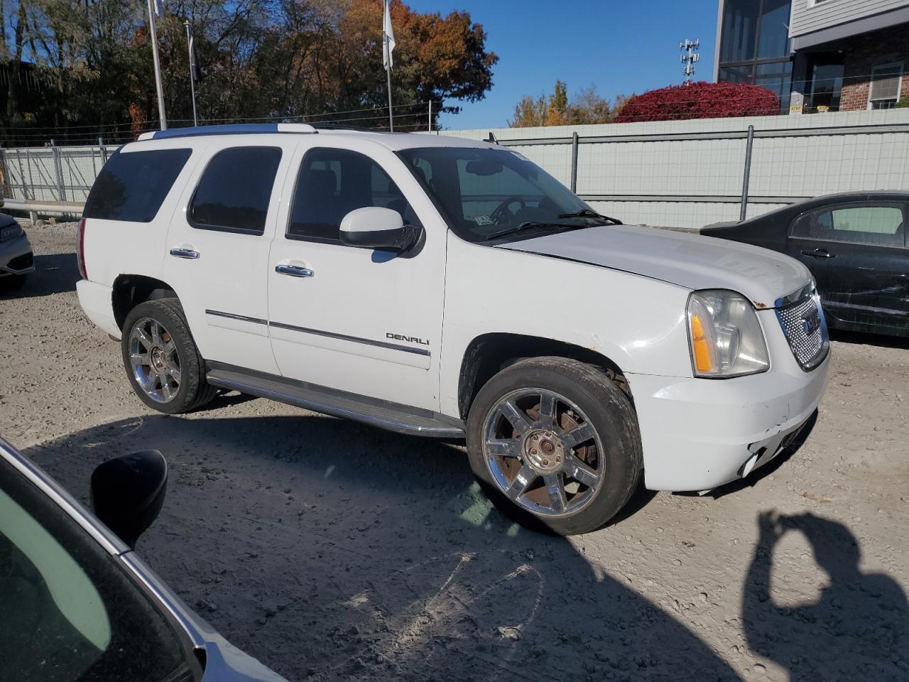 2011 GMC Yukon Denali VIN: 1GKS2EEF3BR369614 Lot: 77985824